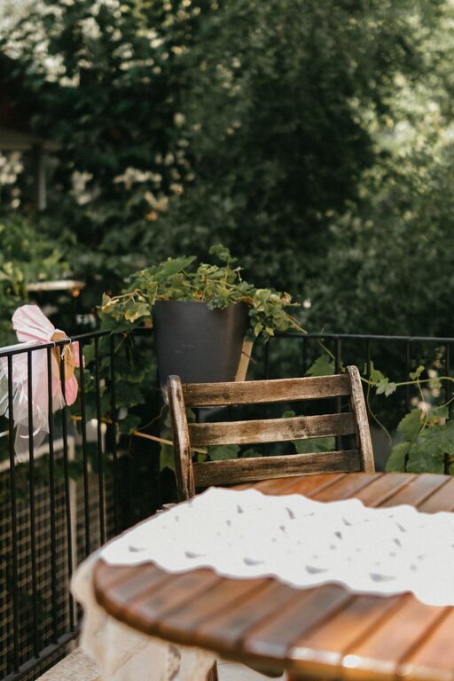 Jak przygotować balkon do relaksu w ciepłe dni